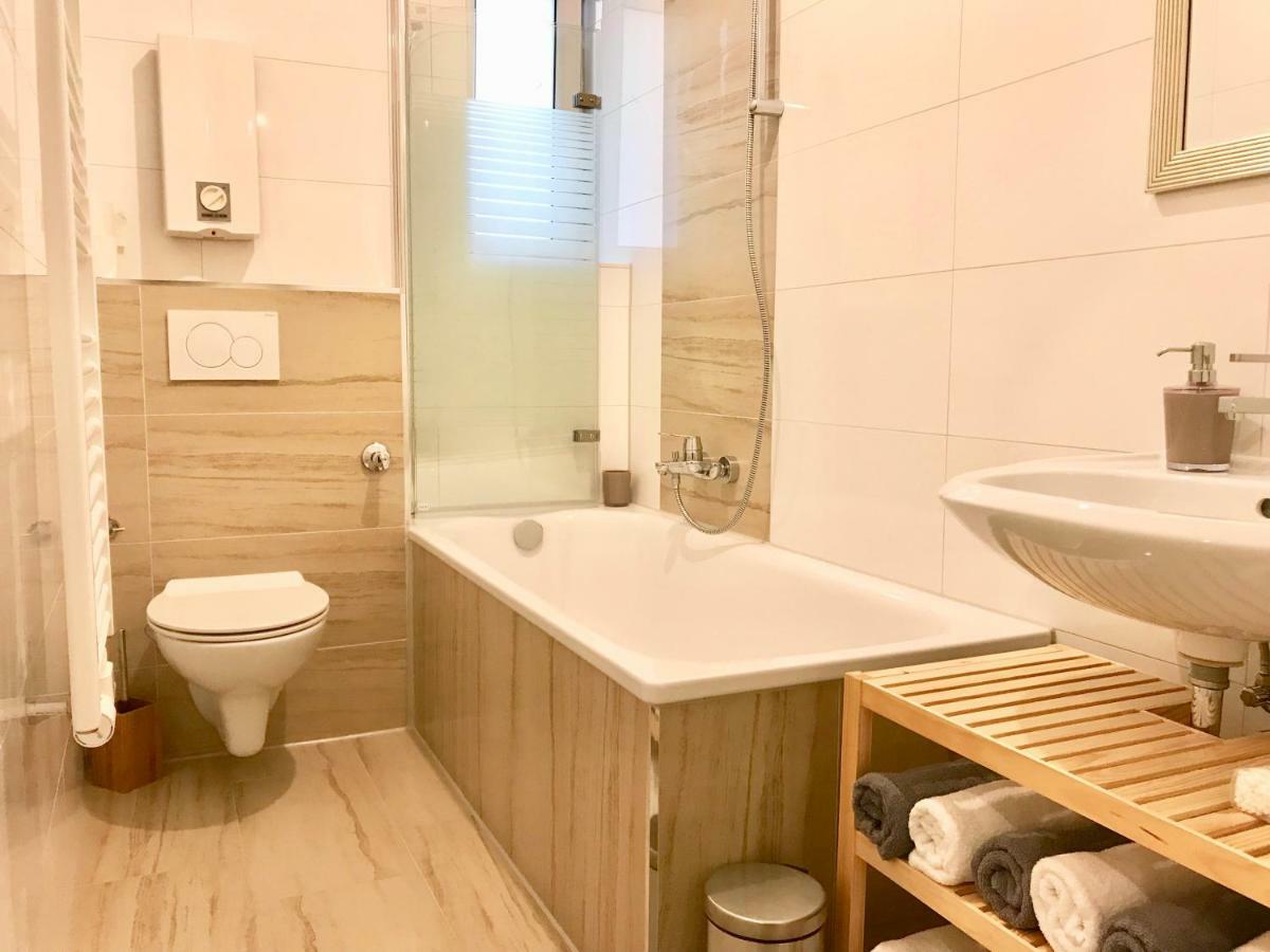 Apartments - Free Parking - Wifi - Kitchen エッセン エクステリア 写真