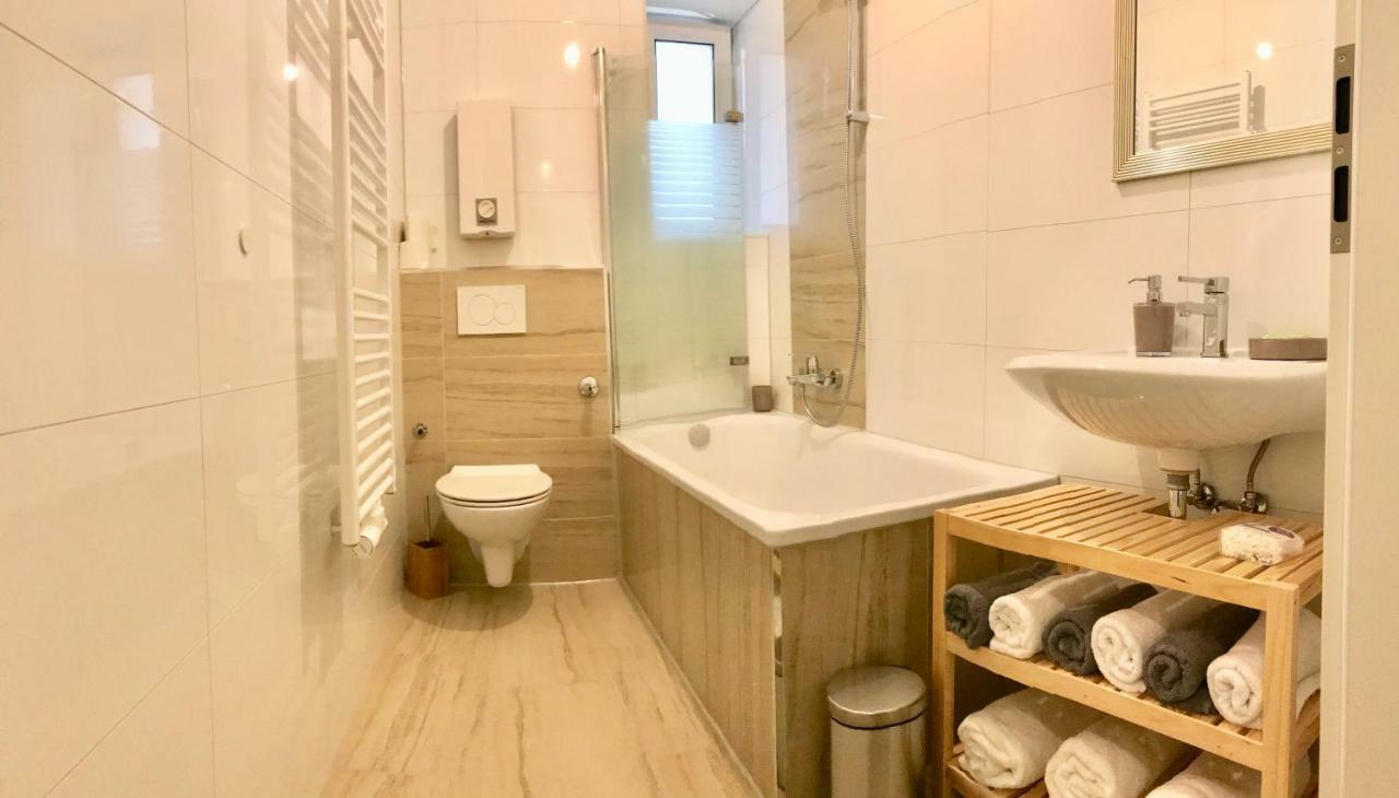 Apartments - Free Parking - Wifi - Kitchen エッセン エクステリア 写真